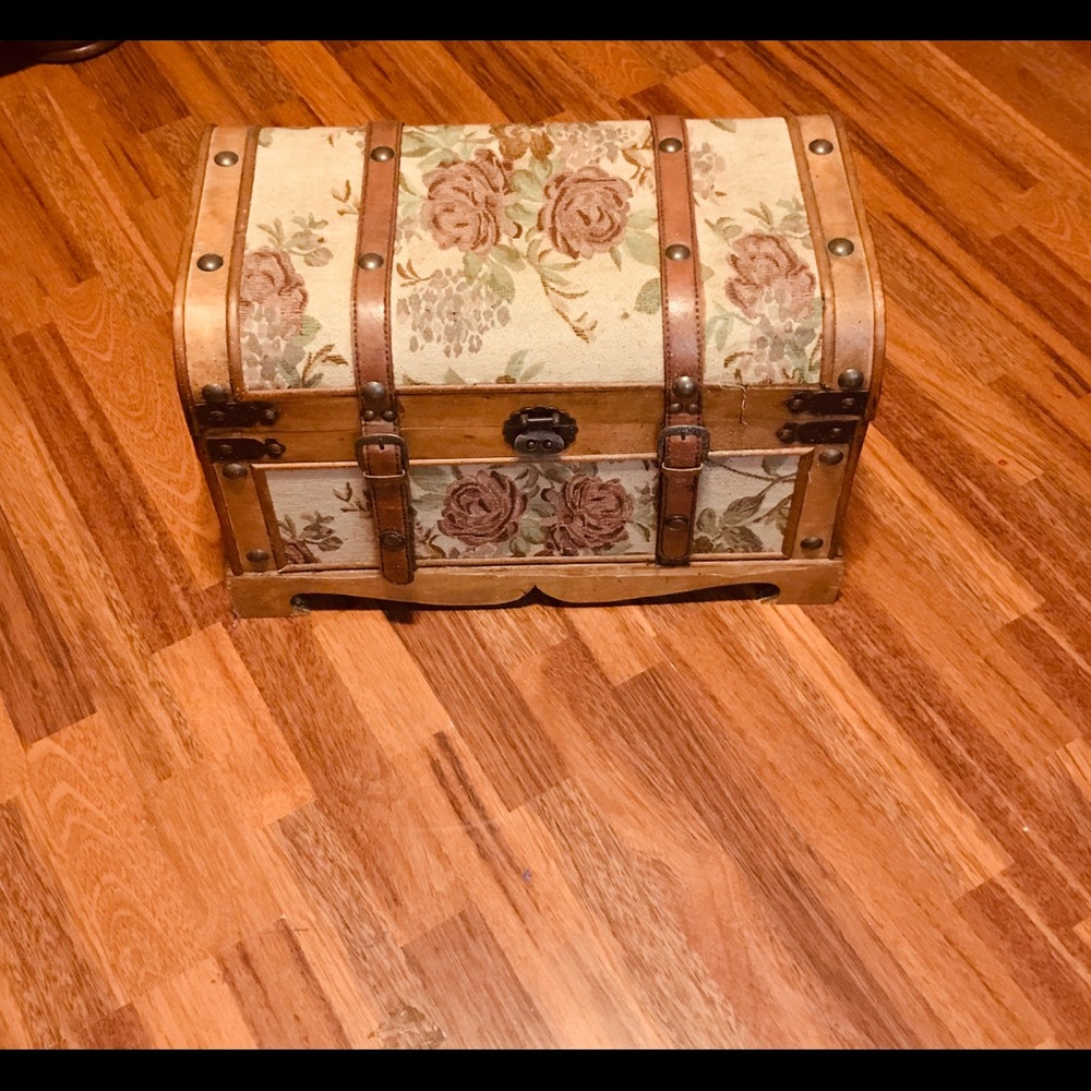 Sewing chest